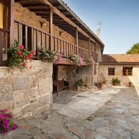 Campos De Vilance Y Casa Rural Monterroso (Lugo)